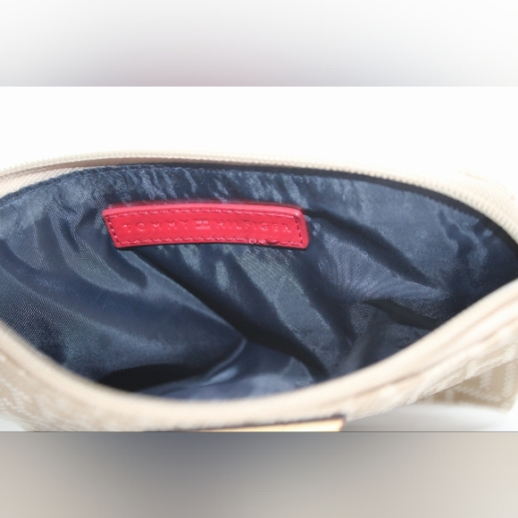 NWOT Tommy Hilfiger Wristlet - Picture 9 of 16